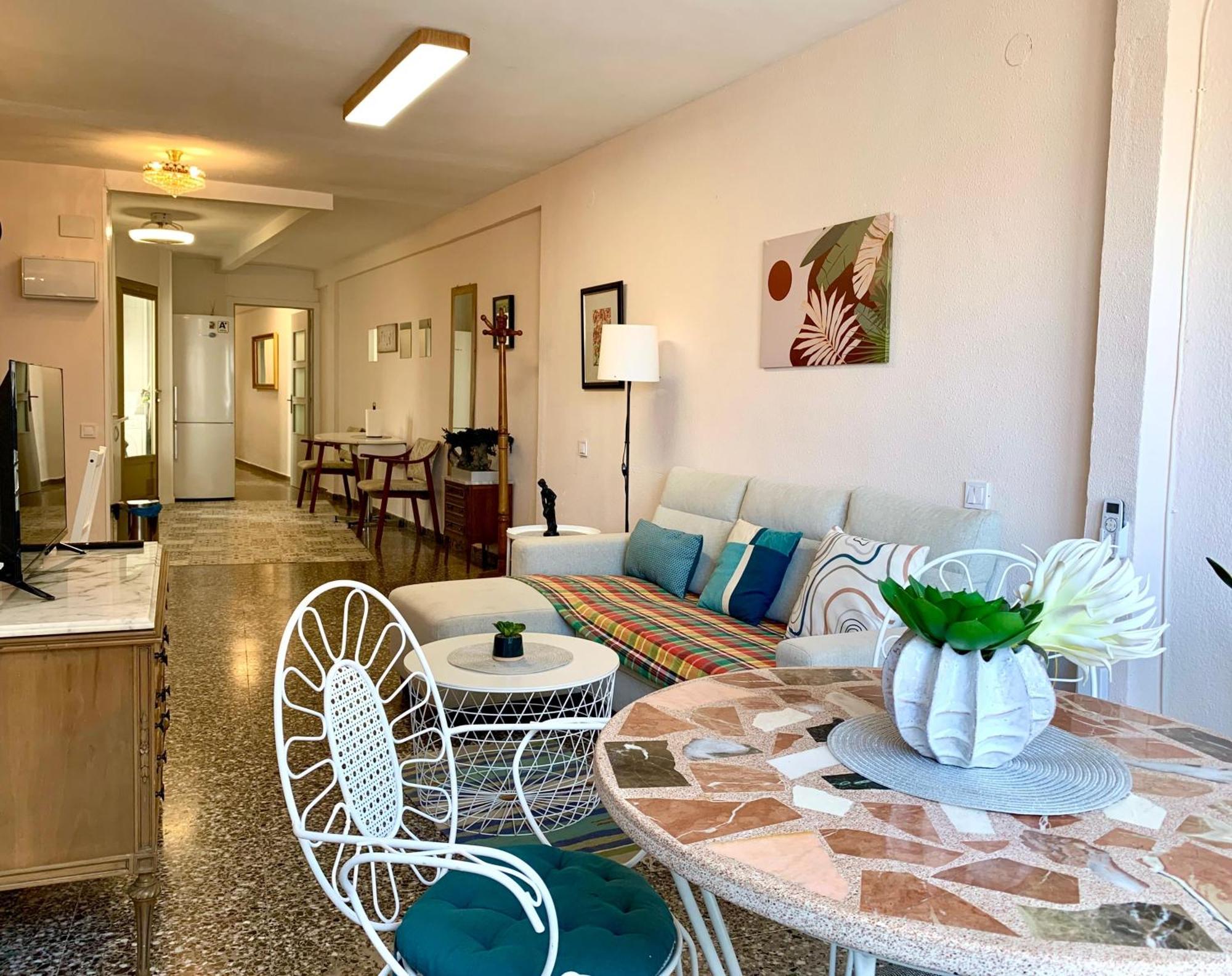 Centrally-Located, Spacious Flat At Historic Centre & Short Walk To Beach 알리칸테 외부 사진