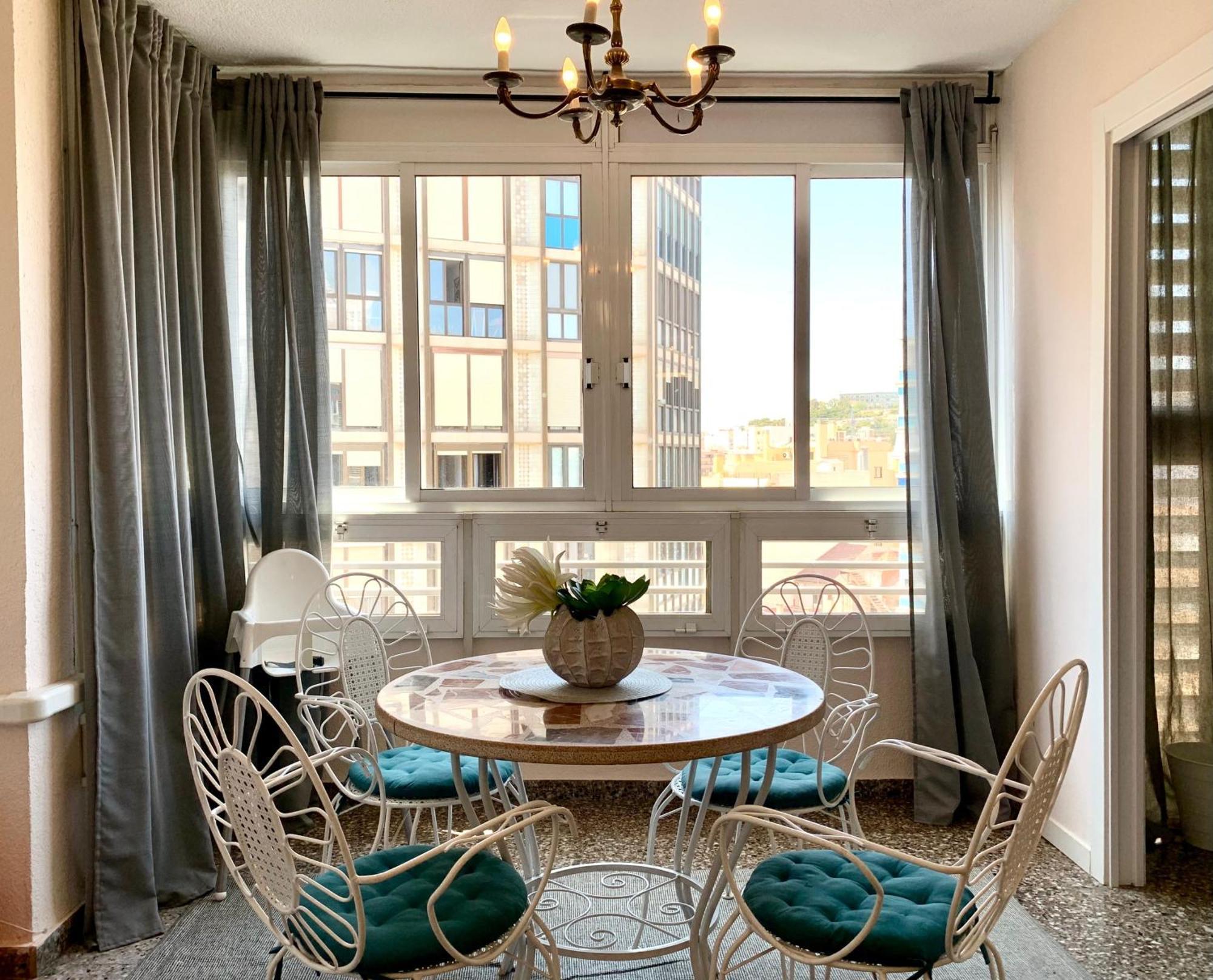 Centrally-Located, Spacious Flat At Historic Centre & Short Walk To Beach 알리칸테 외부 사진