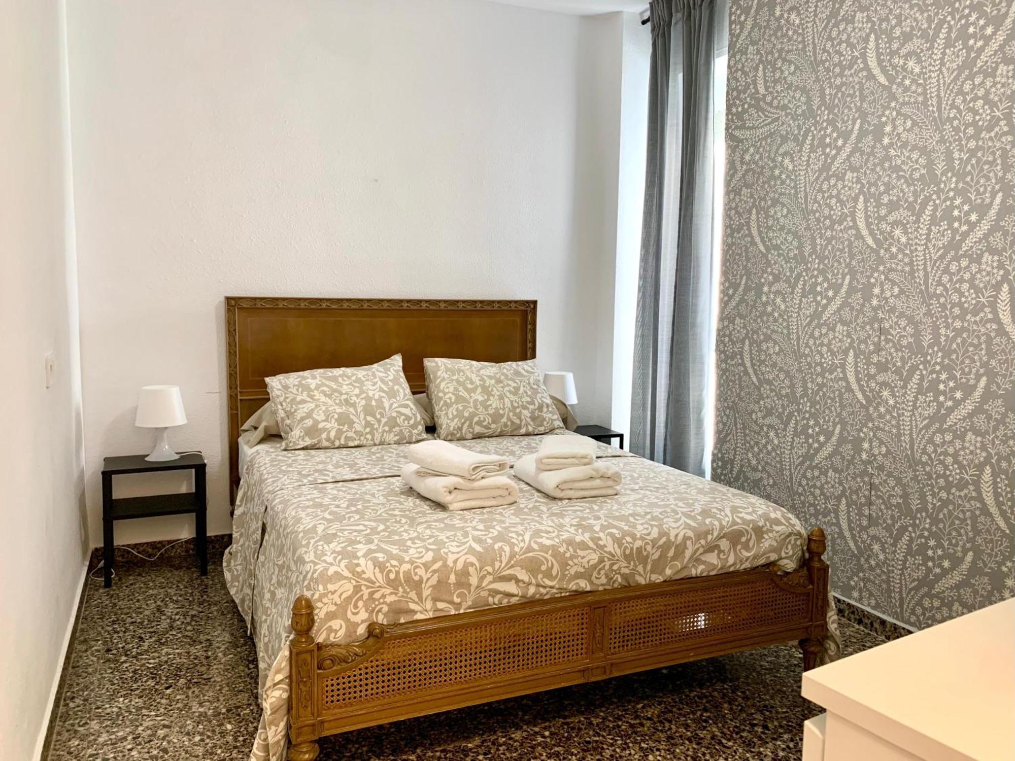 Centrally-Located, Spacious Flat At Historic Centre & Short Walk To Beach 알리칸테 외부 사진