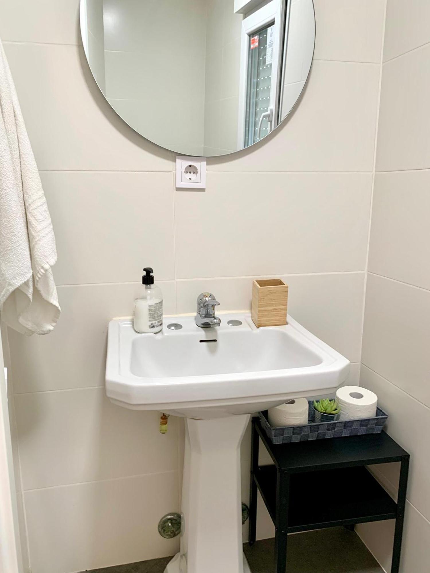 Centrally-Located, Spacious Flat At Historic Centre & Short Walk To Beach 알리칸테 외부 사진