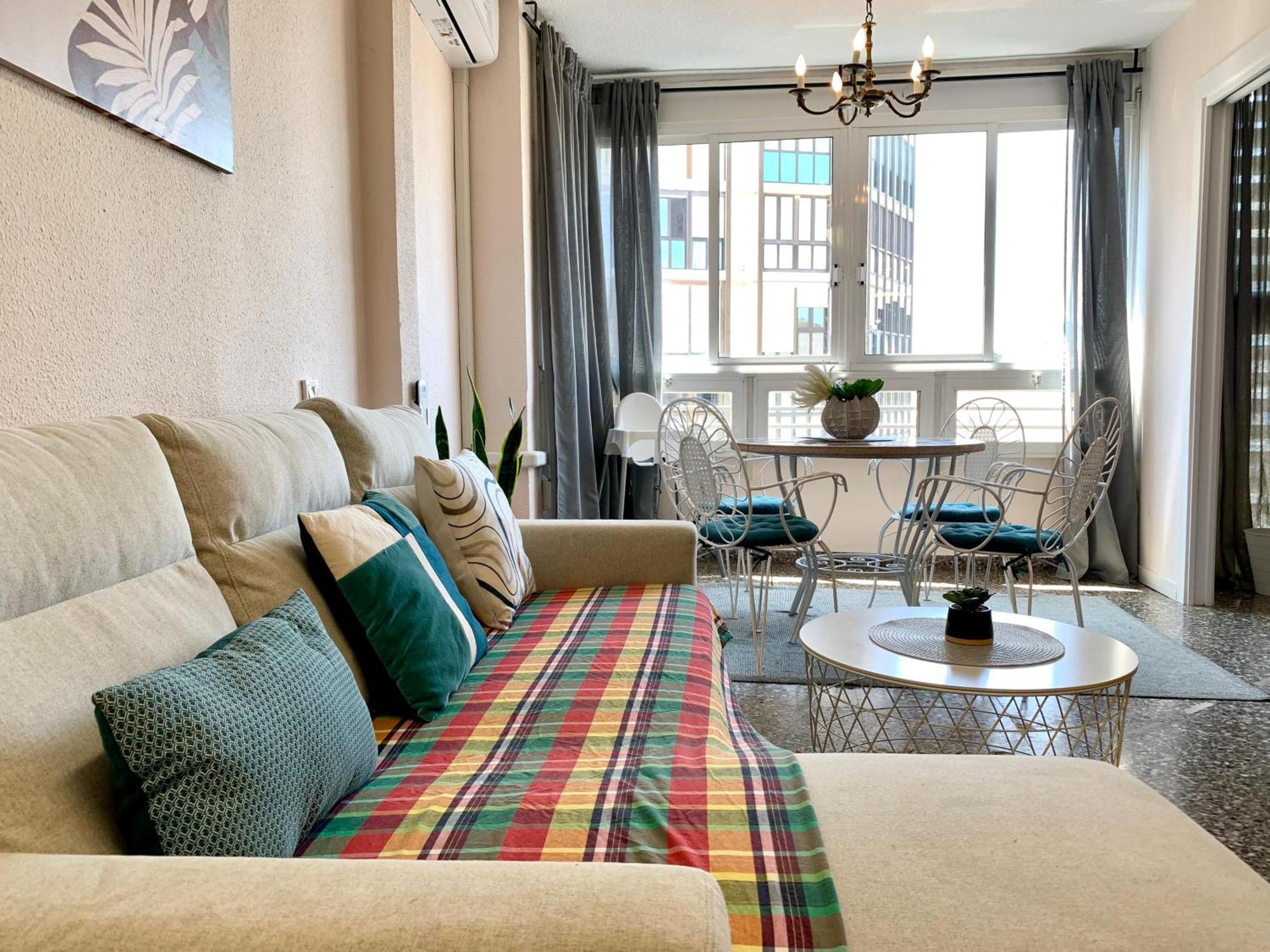 Centrally-Located, Spacious Flat At Historic Centre & Short Walk To Beach 알리칸테 외부 사진