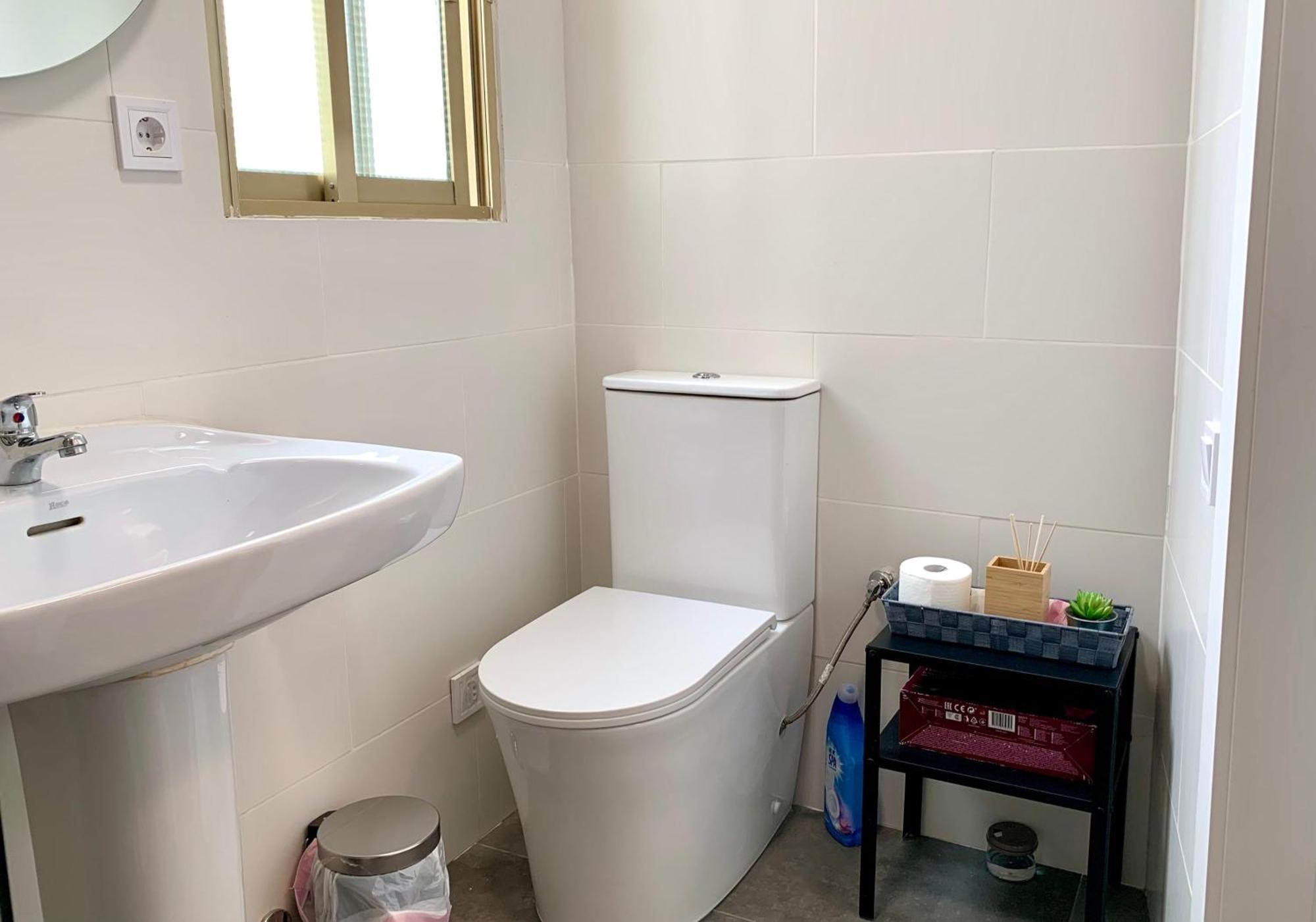 Centrally-Located, Spacious Flat At Historic Centre & Short Walk To Beach 알리칸테 외부 사진
