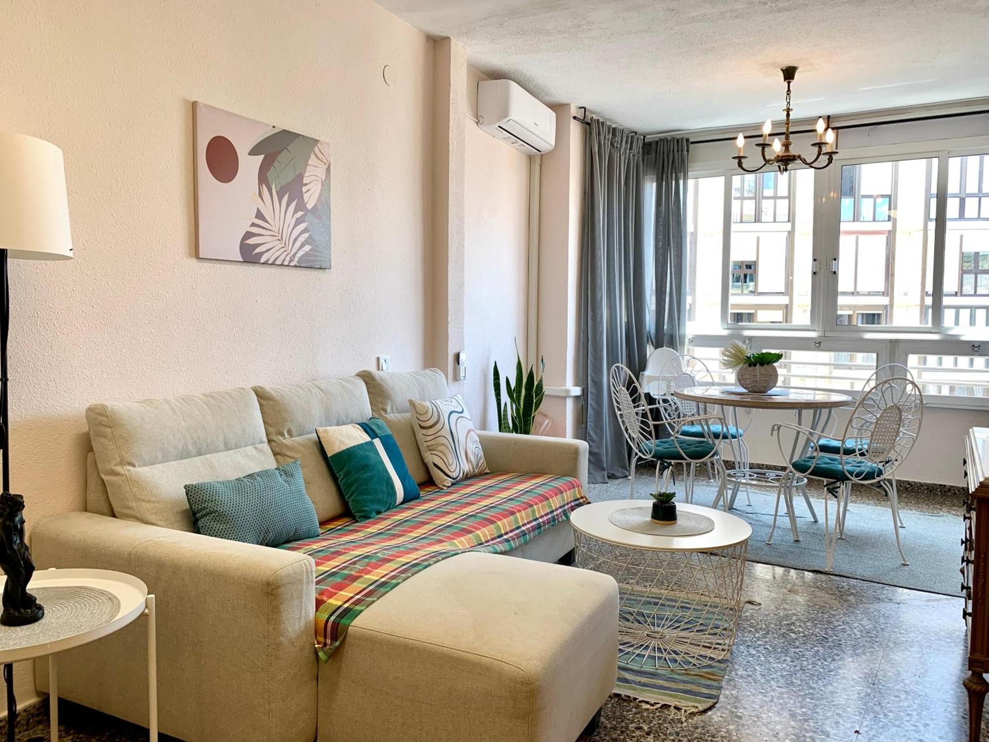 Centrally-Located, Spacious Flat At Historic Centre & Short Walk To Beach 알리칸테 외부 사진