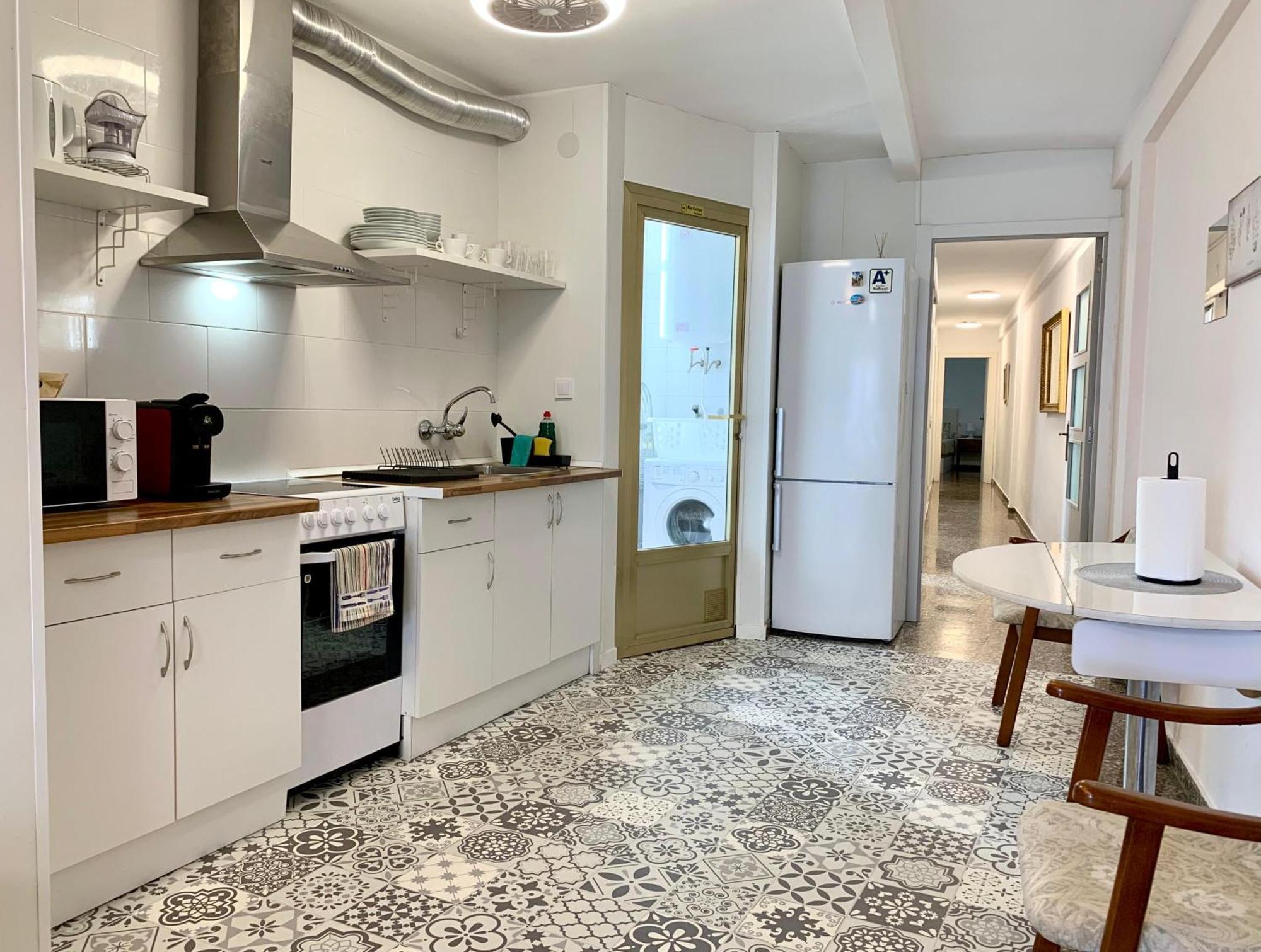 Centrally-Located, Spacious Flat At Historic Centre & Short Walk To Beach 알리칸테 외부 사진