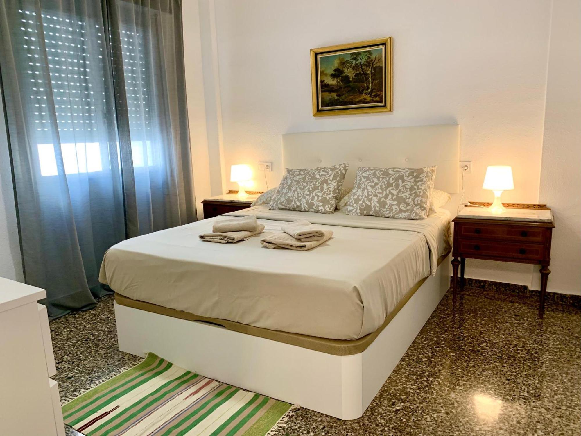 Centrally-Located, Spacious Flat At Historic Centre & Short Walk To Beach 알리칸테 외부 사진