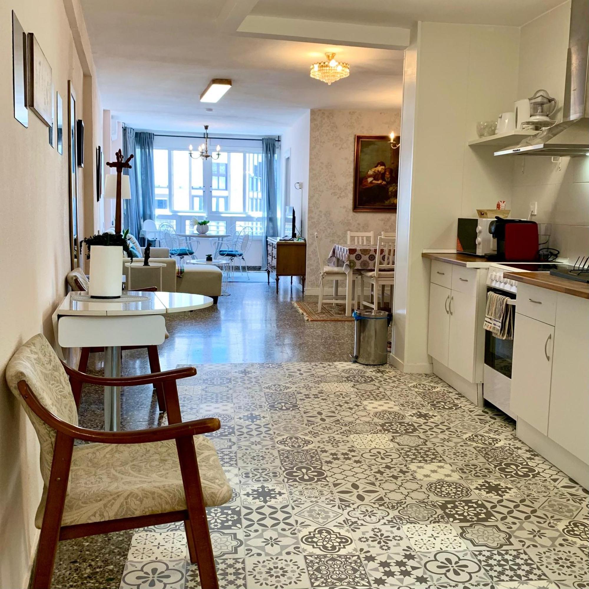 Centrally-Located, Spacious Flat At Historic Centre & Short Walk To Beach 알리칸테 외부 사진